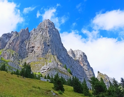 Enrico Lovato - In ombra la pareste est di Cima Omet, Dolomiti di Brenta