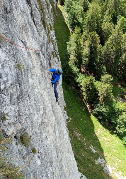 Enrico Lovato - Enrico 'Cobra' Lovato in uscita dalla seconda lunghezza di 'Silverado' alla Cima Cee, Dolomiti di Brenta