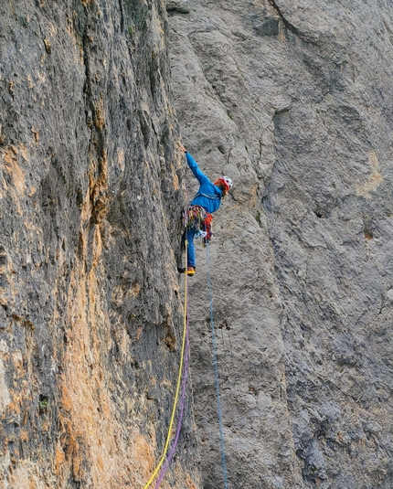 Alex Piazzalunga, Invisibilis, Marmolada - Alex Piazzalunga sul terzo tiro di 'Invisibilis' (Marmolada).