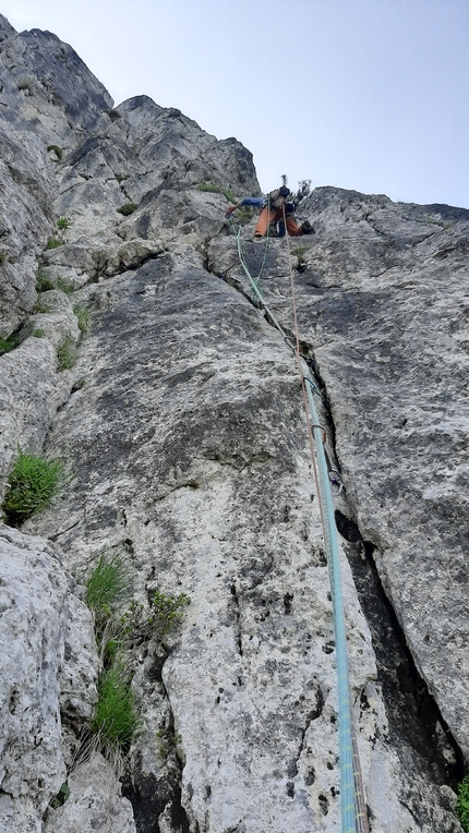 Gigante Buono, Monte Croce, Val Brembana, Mariano Giacalone, Giorgio Pozzoni, Cristian Previtali - Giorgio Pozzoni in apertura sul primo tiro di 'Il Gigante Buono', Monte Croce, Val Brembana