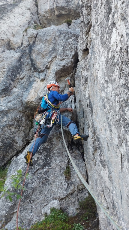 Gigante Buono, Monte Croce, Val Brembana, Mariano Giacalone, Giorgio Pozzoni, Cristian Previtali - Mariano Giacalone in apertura sul quarto tiro di 'Il Gigante Buono', Monte Croce, Val Brembana