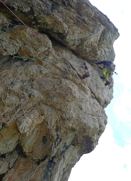 Coston d'Averau, Dolomiti, Michal Coubal, Anna Coubalová, Martin Tučka - Making the first ascent of 'Utúlie'n Aurë' on Coston d'Averau, Dolomites (Michal Coubal, Anna Coubalová, Martin Tučka 07/2023)