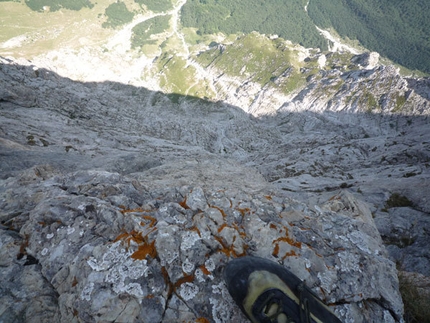 Orient Express - Lorenzo Angelozzi, prima salita solitaria di Orient Express (650m, ED-, passi fino al VI+) sull'Anticima Nord del Paretone, Corno Grande, Gran Sasso.