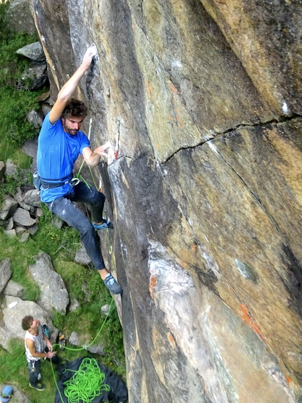 Predarossa, Val Masino - Paolo Marazzi in arrampicata alla falesia Predarossa, Val Masino