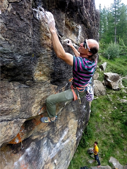 Predarossa, Val Masino - Simone Pedeferri in arrampicata alla falesia Predarossa, Val Masino