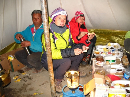 Monte Ararat - Colazione al campo alto a 4000 m con pane turco e nutella