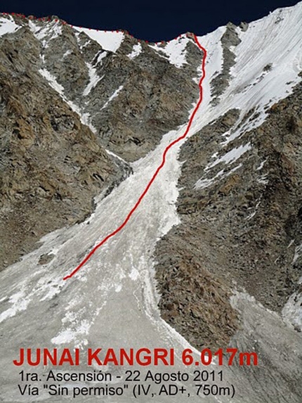 Junai Kangri - On 22/08/2011 a Spanish expedition led by Jonas Cruces carried out the first ascent of Junai Kangri (6017m) in Karakorum, India via their 