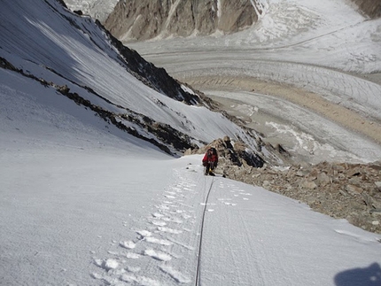 Junai Kangri - On 22/08/2011 a Spanish expedition led by Jonas Cruces carried out the first ascent of Junai Kangri (6017m) in Karakorum, India via their 