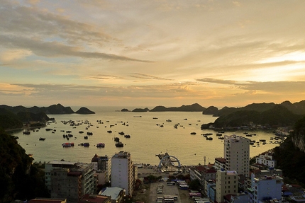 Vietnam Psicobloc - Cat Ba Town, looking a lot more peaceful than it is in reality!