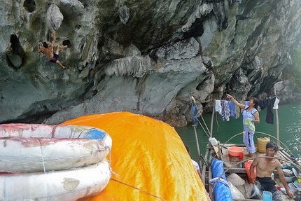 Vietnam Psicobloc - Climbing above a bemused Vietnamese boat family