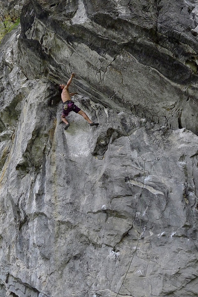 Vietnam Psicobloc - Steve on Butterfly Effect, 8A in Butterfly Valley