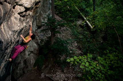 Barbara Raudner - Barbara Raudner repeating Indotimes 8b+, Höllental, Austria