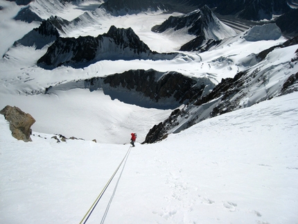 Sasser Kangri II - Abseiling from the summit of Sasser Kangri II to the last bivouac