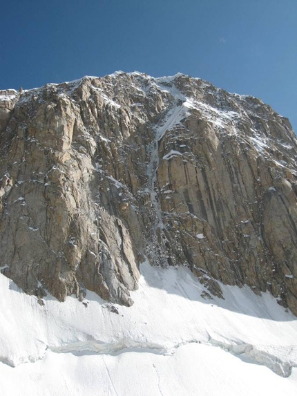 Sasser Kangri II - Tsok Kangri 6580m, and the obvious line taken during the first ascent by Mark Richey, Steve Swenson and Freddie Wilkinson on30/07/2011 (680m WI4+).