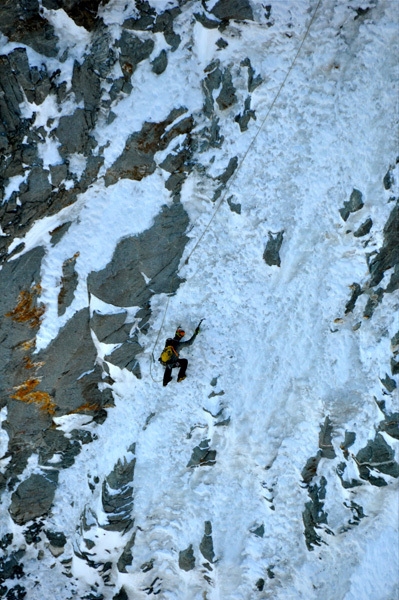 Via Bonatti, Matterhorn - Patrick Aufdenblatten and Michi Lerjen-Demjen climbing the Via Bonatti up the North Face of the Matterhorn on 27/09/2011