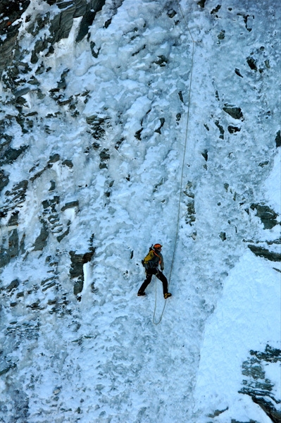 Via Bonatti, Matterhorn - Patrick Aufdenblatten and Michi Lerjen-Demjen climbing the Via Bonatti up the North Face of the Matterhorn on 27/09/2011