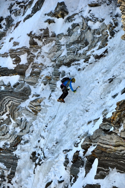 Via Bonatti, Matterhorn - Patrick Aufdenblatten and Michi Lerjen-Demjen climbing the Via Bonatti up the North Face of the Matterhorn on 27/09/2011