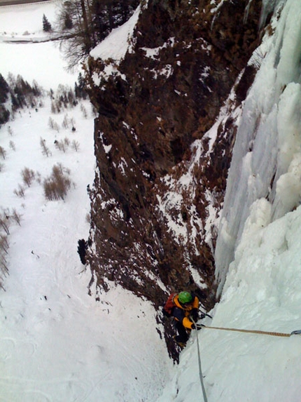 Leben ist jetzt - Leben ist jetzt: Emanuele Ciullo climbing Leben ist jetzt, Valle di Tures (Bz)