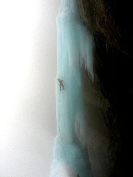 La stangata - La stangata: Francesco Vaudo climbing La stangata (ph Alessandro Biscardini)