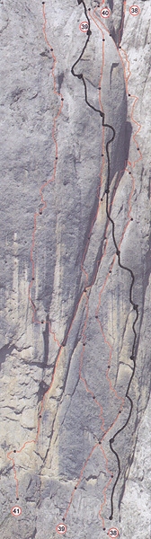 Hansjörg Auer - Dettaglio della parte bassa della via Bruderliebe (800m, 8b/8b+, Hansjörg & Vitus Auer 08/2011), Marmolada, Dolomiti