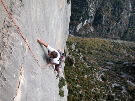 Surveiller et Punir Gorges du Verdon - Surveiller et Punir: Verdon Gorge. Francesco Piardi climbing Surveiller et Punir 7a+ 