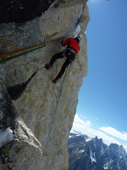 K7 West - Ascending Sanjači zlatih jam (VI/5, M5, A2, 1600m, Nejc Marčič, Luka Stražar 09/2011) up K7 West (6934m) Charakusa valley, (Karakoram, Himalaya).