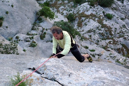 Umbras Punta Cusidore - Umbras: Francesco Mich climbing pitch 4 (arch. R. Larcher)