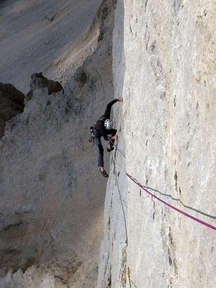 La perla preziosa Heiligkreuzkofel - La perla preziosa: Nicola Sartori on pitch 7. Photo arch. N. Tondini