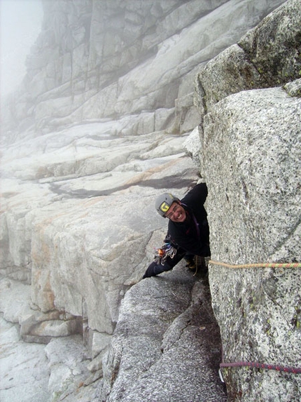 La Memoire du Glacier Zoccolo dell’Eveque - La Memoire du Glacier: Paolo Stroppiana sul 6° tiro di La Memoire du Glacier, Zoccolo dell'Eveque, Monte Bianco (arch. E. Bonfantis