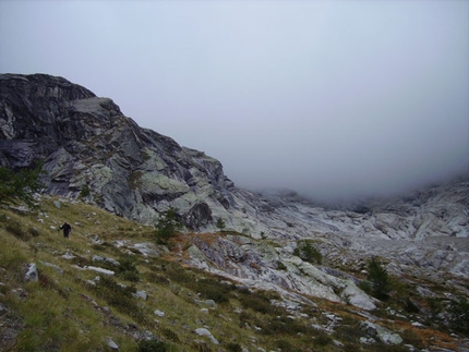 La Memoire du Glacier Zoccolo dell’Eveque - La Memoire du Glacier: Avvicinamento (arch. E. Bonfanti)