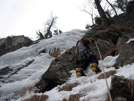 Lochness Gully Val d'Ossola - Lochness Gully: Su L3 di Lochness Gully (arch Rinaldo Roetti)