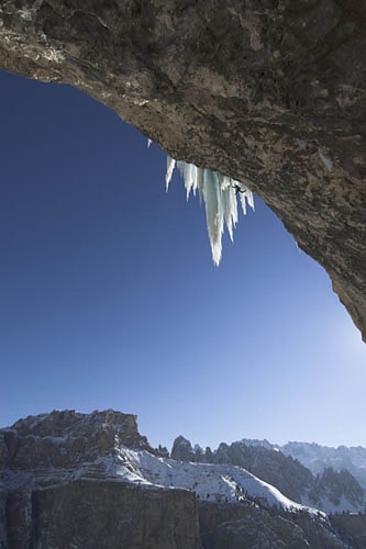 Illuminati Vallunga, Selva di Val Gardena - Illuminati: Albert Leichtfried climbing Illuminati M11+/WI6+. Photo Hermann Erber