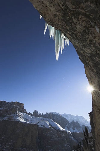 Illuminati Vallunga, Selva di Val Gardena - Illuminati: Albert Leichtfried climbing Illuminati M11+/WI6+. Photo Hermann Erber