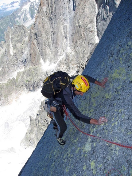 Nostradamus Aiguille des Pélerins - Nostradamus: Passo obbligatorio di 6a dopo il primo spit (foto Giglio)