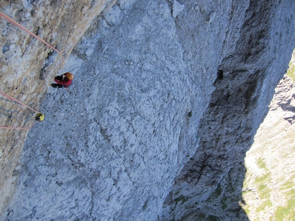 Per Ricky Cima della Madonna - Per Ricky: Paul Loss sul 1° tiro della via Per Ricky, Cima della Madonna, Pale di san Martino (arch. R. Scarian)