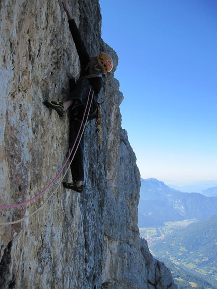 Per Ricky Cima della Madonna - Per Ricky: Riccardo Scarian in apertura di L2 sulla via Per Ricky, Cima della Madonna, Pale di san Martino (arch. R. Scarian)