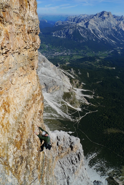 Tofana di Rozes - Tomaž Jakofčič and Luka Lindic establishing Viki krema (VIII+/IX-, VIII- obl., 800m), Tofana Di Rozes, Dolomites.