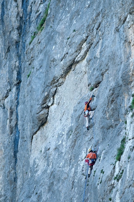 Hystrix Pizzo Campana - Rocca Busambra - Hystrix: Establishing pitch 5 (photo Spataro)