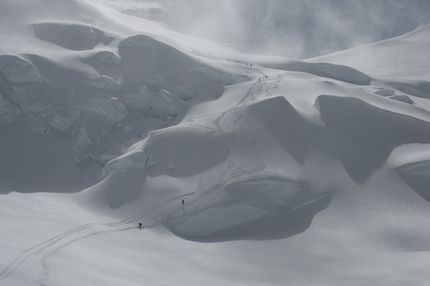 Cho Oyu - Fabio Beozzi e la prima discesa con gli sci sul Cho Oyu della variante Messner da quota 6900m a 6000m.