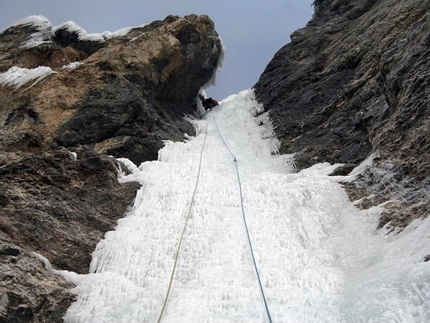 Cascata Per Leo Croda Marcora - Cascata Per Leo: Marco Milanese in the final gully of Cascata Per Leo - Croda Marcora, Gruppo Sorapis (Ph. by Arch. Beppe Ballico)