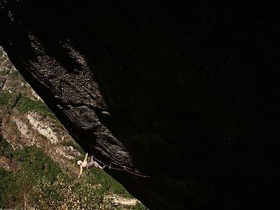 Didier Berthod - Didier Berthod climbing Greenspit, Valle dell'Orco.