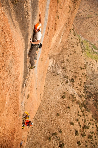 Walou Bass Taghia Gorge - Walou Bass: Aymeric Clouet equiping the first part of pitch3 of Walou Bass in Taghia