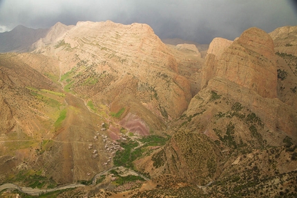 Walou Bass Taghia Gorge - Walou Bass: The cirque of Taghia seen from the wall