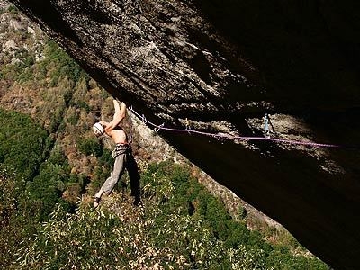 Didier Berthod - Didier Berthod climbing Greenspit, Valle dell'Orco.