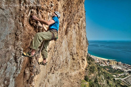 Pompa Funebre Monte Pellegrino - Parete dei Rotoli - Pompa Funebre: Rolando Larcher climbing Pompa funebre - Monte Pellegrino - Parete dei Rotoli, Sicily (ph GP Calzà)