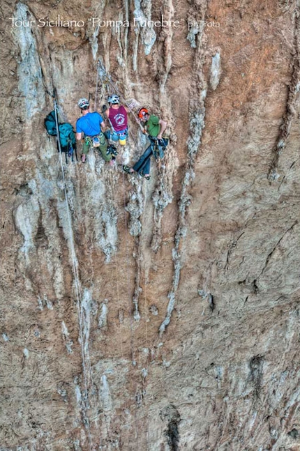 Pompa Funebre Monte Pellegrino - Parete dei Rotoli - Pompa Funebre: Rolando Larcher climbing Pompa funebre - Monte Pellegrino - Parete dei Rotoli, Sicily (ph GP Calzà)