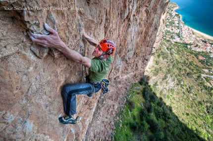 Pompa Funebre Monte Pellegrino - Parete dei Rotoli - Pompa Funebre: Nicola Sartori on Pompa funebre - Monte Pellegrino - Parete dei Rotoli, Sicily (ph GP Calzà)