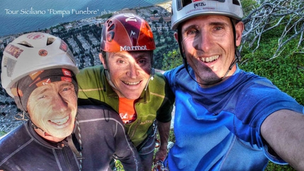 Pompa Funebre Monte Pellegrino - Parete dei Rotoli - Pompa Funebre: Luca Giupponi, Nicola Sartori e Rolando Larcher dopo la salita di Pompa funebre - Monte Pellegrino - Parete dei Rotoli, Sicilia (ph GP Calzà)