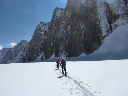 Quantum of Solace, Ines Papert and Wolfgang Russegger breach the Great Wall of China in Kyrgyzstan