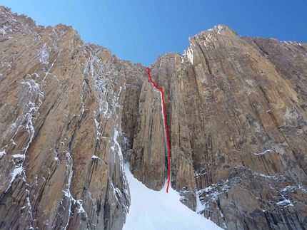 Mount Kyzyl Asker 2011 - Quantum of Solace (ABO, WI 7+, M7, 600m) Great Wall of China in Kyrgyzstan, established by Ines Papert and Wolfgang Russegger 10/2011